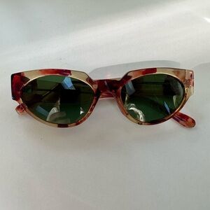 Vintage 80s Tortoiseshell Cat-Eye Sunglasses